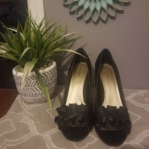 Tahari black high heels